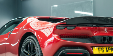 Fibra de carbono y Ferrari: ¿Por qué se utiliza la fibra de carbono? Logo