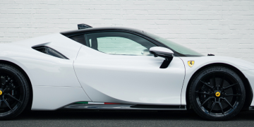 ¿Cuánto cuesta un Ferrari? Precios por modelo, año y estado Logo