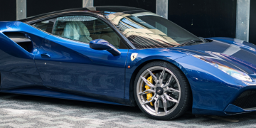 Cómo es realmente tener un supercoche en el Reino Unido Logo